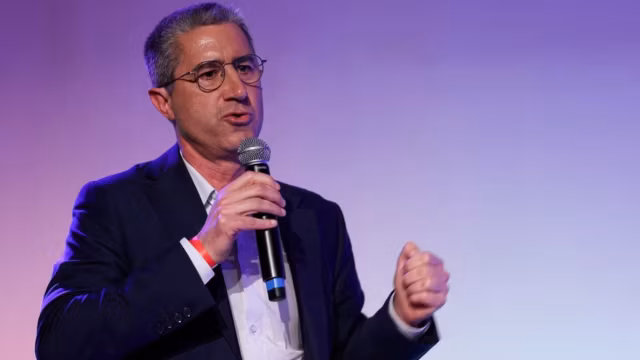 François Ruffin concède des maladresses dans sa bande dessinée mais balaie les accusations de racisme portées par ses ex-alliés