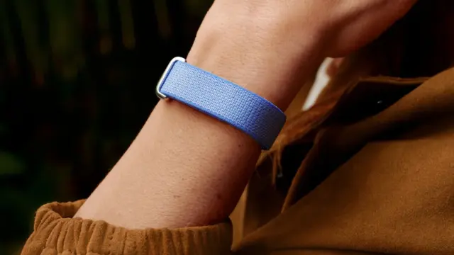 Google muscle son offre santé avec le Fitbit Air et l’IA Gemini