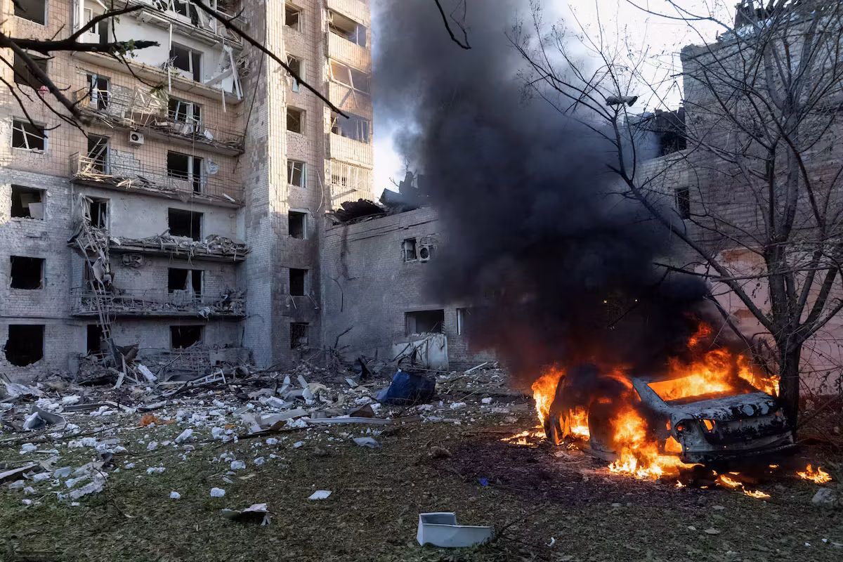Huit morts dans de nouvelles frappes de missiles et de drones entre la Russie et l’Ukraine
