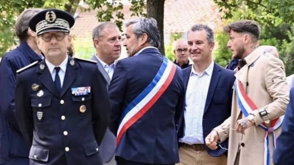 À Avignon, le maire Olivier Galzi refuse de serrer la main de Raphaël Arnault et assume un geste « républicain »