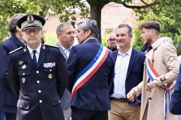 À Avignon, le maire Olivier Galzi refuse de serrer la main de Raphaël Arnault et assume un geste « républicain »