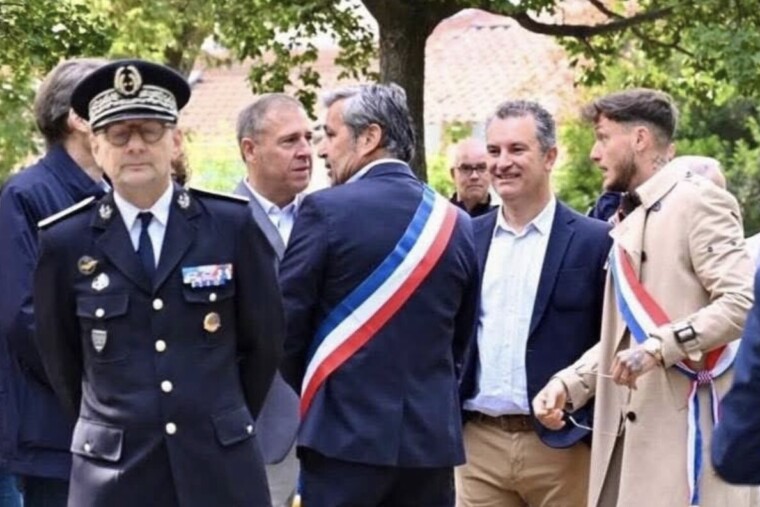 À Avignon, le maire Olivier Galzi refuse de serrer la main de Raphaël Arnault et assume un geste « républicain »