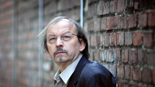 Didier Daeninckx renonce à parrainer le Salon du livre de Montargis, refusant de "s'afficher avec le RN" Didier Daeninckx renonce à parrainer le Salon du livre de Montargis, refusant de "s'afficher avec le RN"