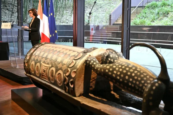 Le Parlement adopte à l'unanimité une loi-cadre pour restituer les œuvres pillées durant la colonisation