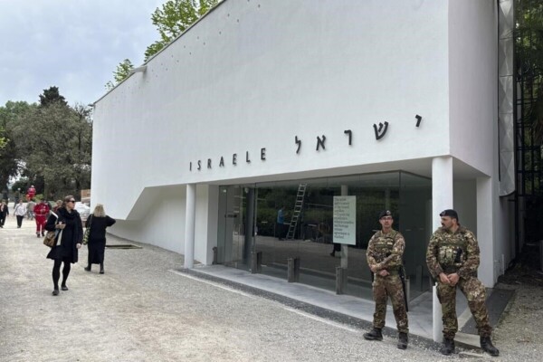 Biennale de Venise 2026 : près de 3 000 manifestants et une douzaine de pavillons fermés contre la participation d'Israël