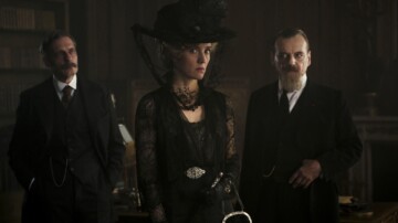 The series “Paris Police 1910” delves into the dark age of fake news