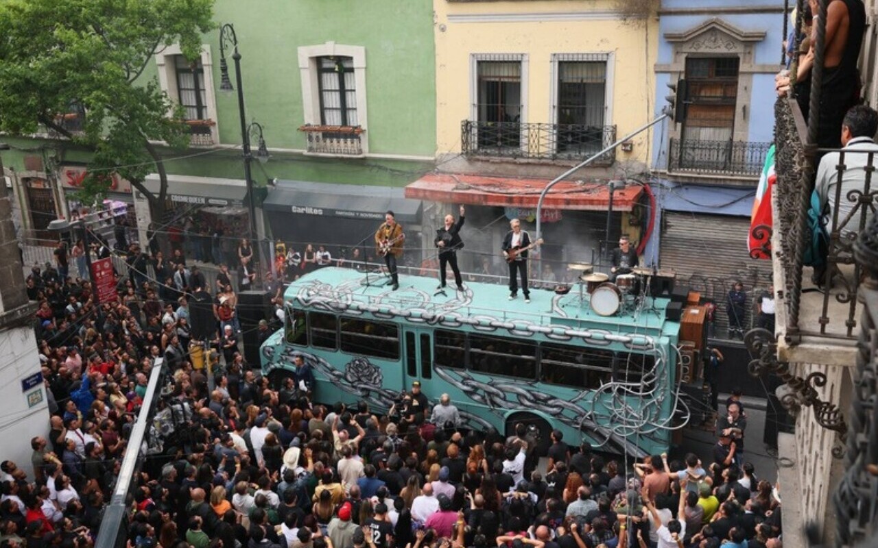 U2 tourne son grand retour musical dans les rues de Mexico