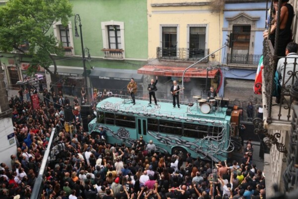 U2 tourne son grand retour musical dans les rues de Mexico