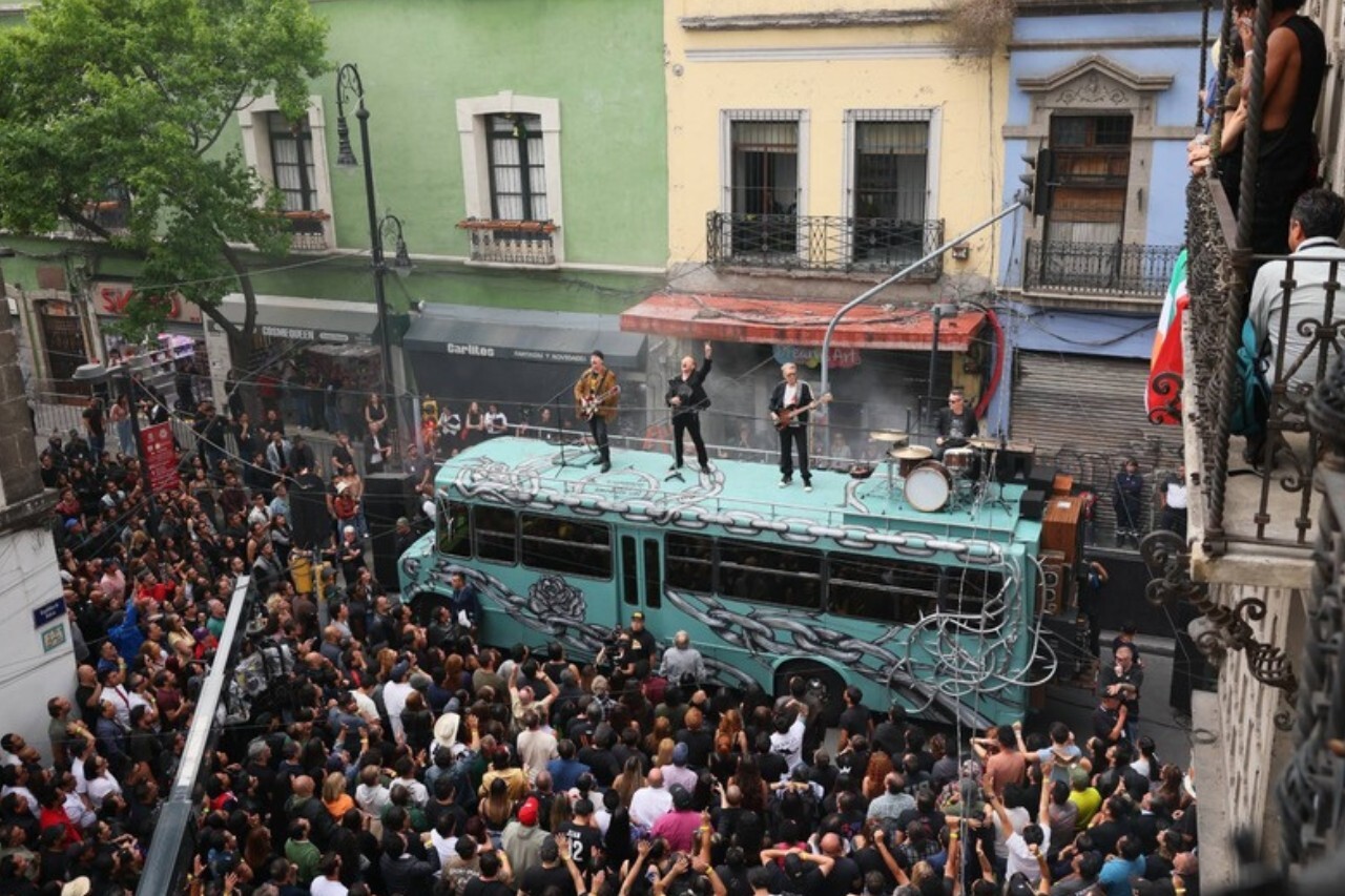 U2 films its big musical comeback in the streets of Mexico City