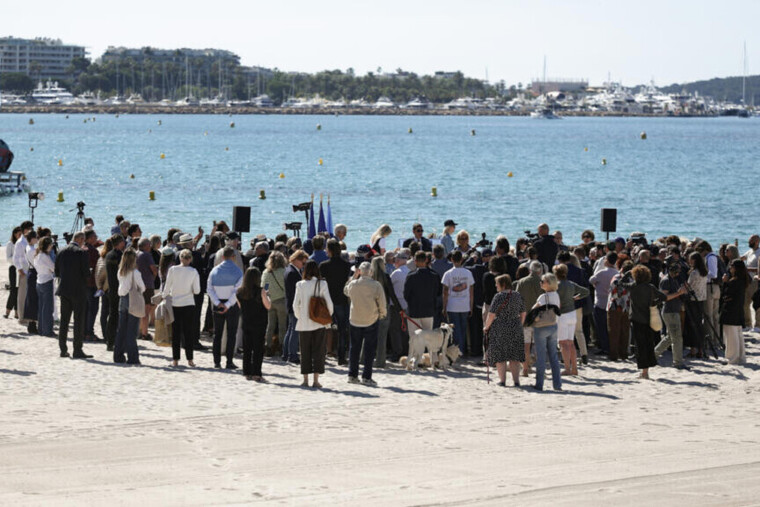 Cannes inaugure une plage Brigitte Bardot en plein Festival — Cannes inaugure une plage Brigitte Bardot en plein Festival