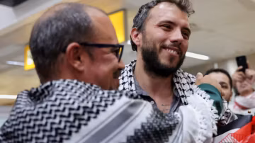 “Fui sequestrado”: ​​Ativista brasileiro acusa Israel de tortura após ser libertado da prisão.
