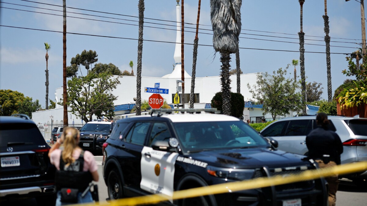 “J’ai vu des choses horribles” – le témoignage bouleversant d’un enfant caché lors de la fusillade dans une mosquée en Californie.jpb