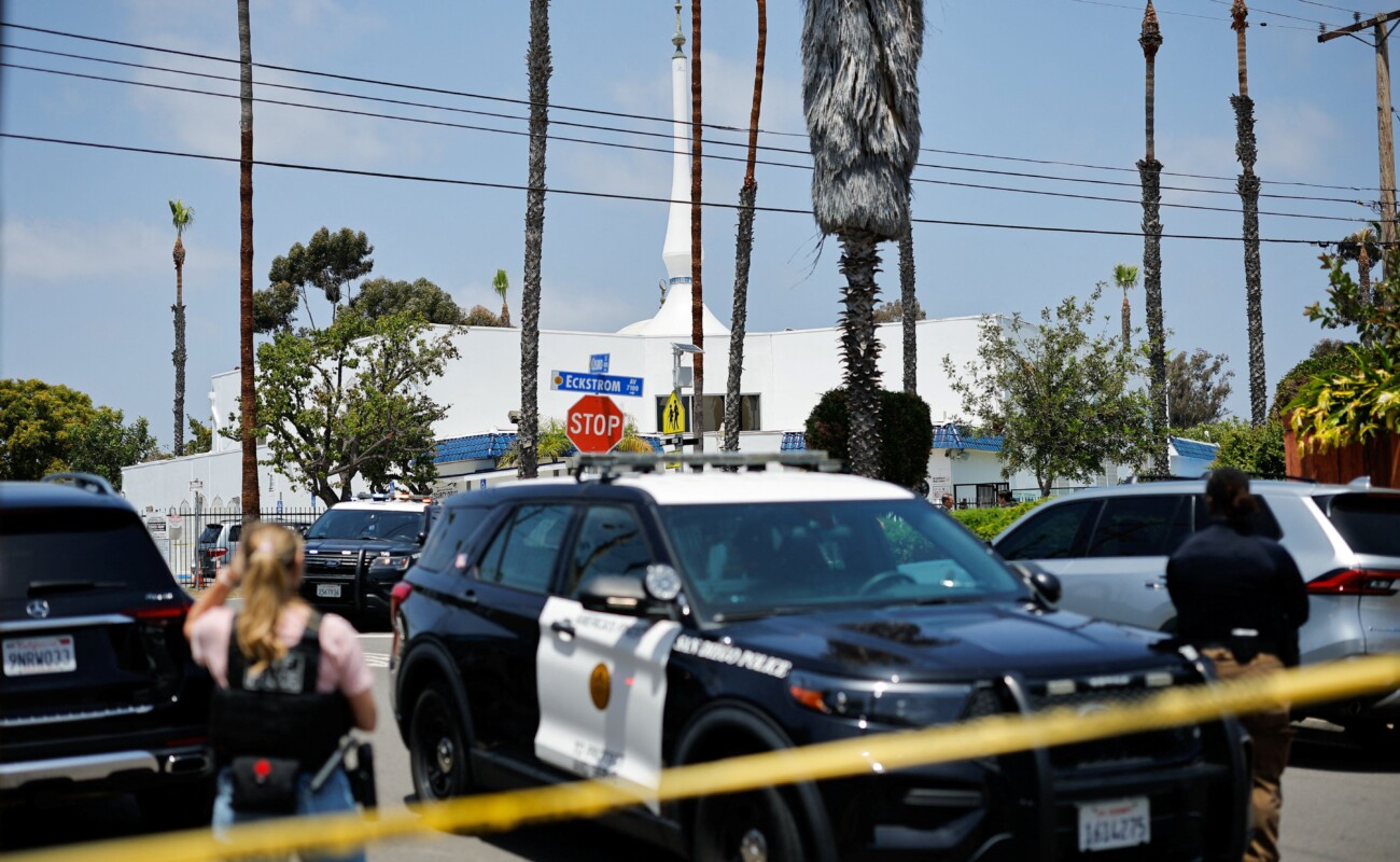 “J’ai vu des choses horribles” – le témoignage bouleversant d’un enfant caché lors de la fusillade dans une mosquée en Californie.jpb