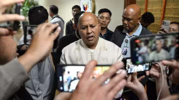 “Je l’ai fait pour mon pays” : l’architecte de la guerre antidrogue de Duterte supplie Marcos de ne pas le livrer à la CPI