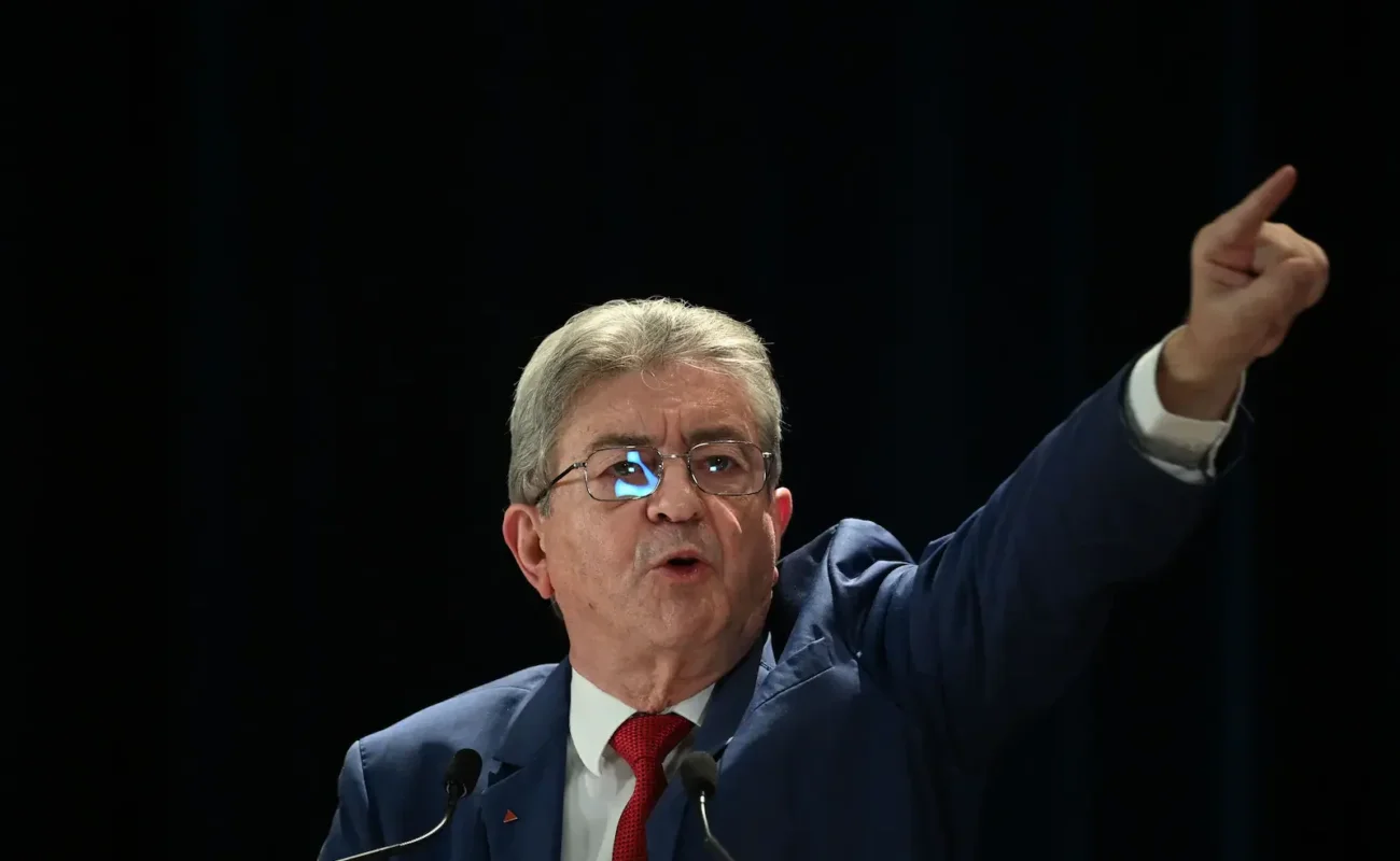 Jean-Luc Mélenchon menace Marine Le Pen de poursuites après une vidéo polémique