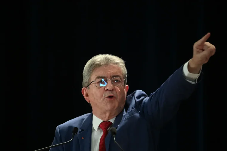 Jean-Luc Mélenchon menace Marine Le Pen de poursuites après une vidéo polémique