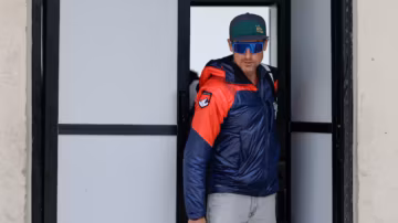 — L’Everest sous pression : appel à un meilleur filtrage des alpinistes pour limiter les accidents