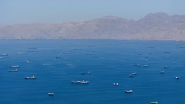 L’Iran et les États-Unis échangent des frappes près du détroit d’Ormuz