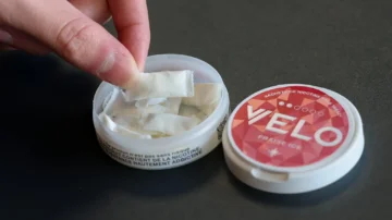 L’OMS alerte sur les sachets de nicotine, nouveau produit star des jeunes