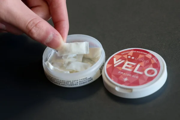 L’OMS alerte sur les sachets de nicotine, nouveau produit star des jeunes