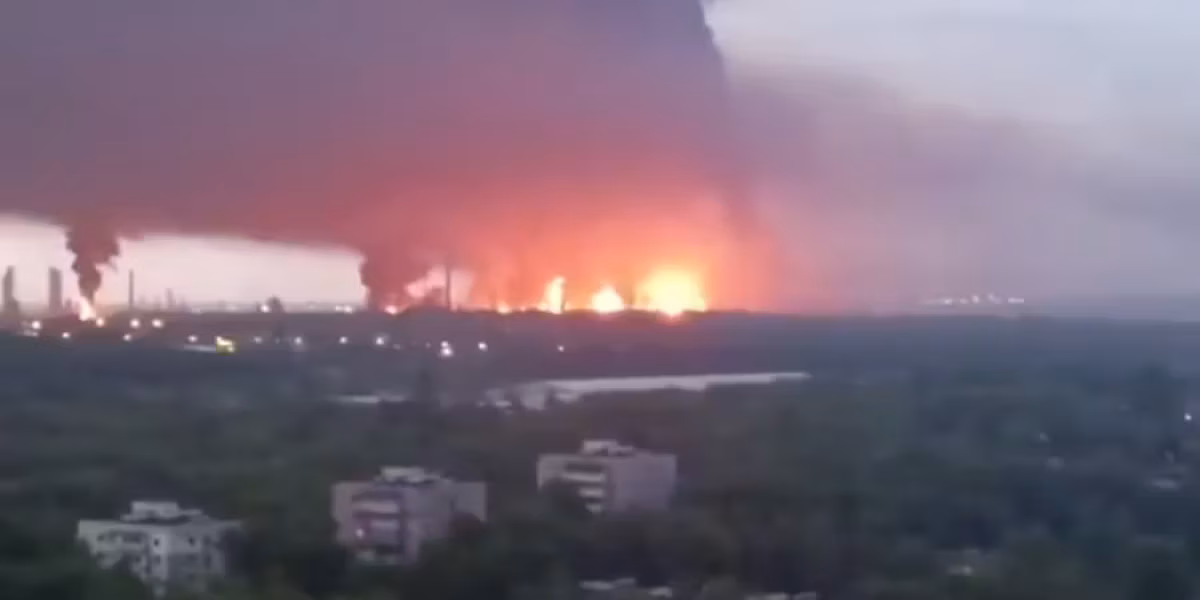 L’Ukraine frappe une raffinerie à 200 kilomètres de Moscou lors d’une vaste attaque de drones