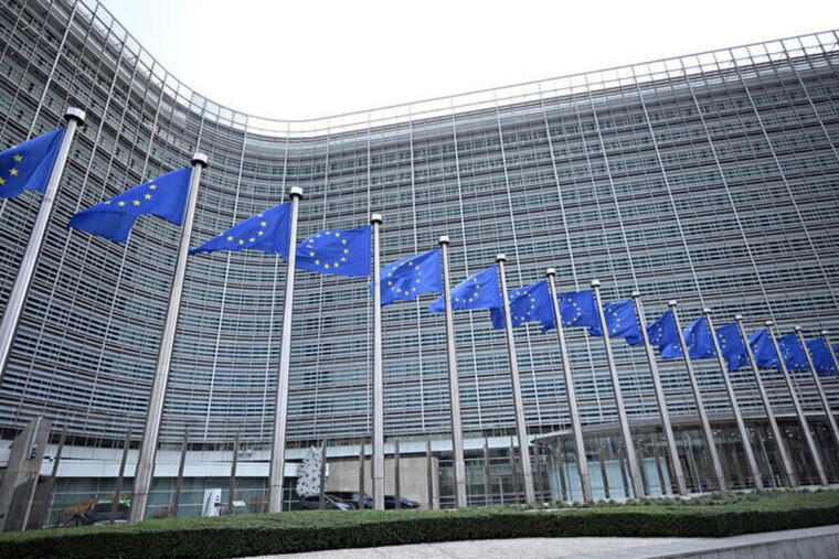 L’Union européenne durcit le ton face à Moscou et prolonge ses sanctions jusqu’en 2027