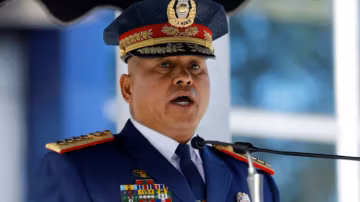 Der Internationale Strafgerichtshof bestätigt einen Haftbefehl gegen einen Verbündeten von Duterte.