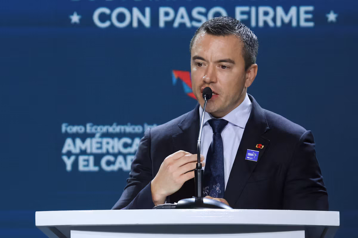 Colombia accuses Ecuador of interfering in its presidential election after a gesture towards a right-wing candidate