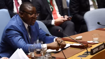 La Sierra Leone accepte d’accueillir des migrants expulsés par les États-Unis dans le cadre d’un accord controversé