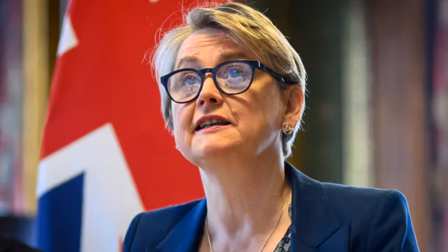 La cheffe de la diplomatie britannique en Chine puis en Inde pour aborder les grandes crises mondiales