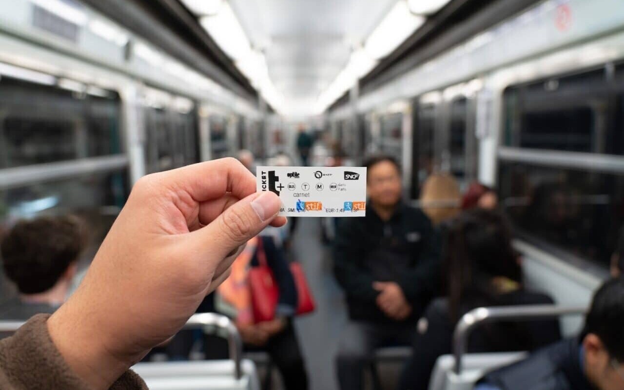 La fin des tickets carton dans les transports franciliens repoussée à l’automne 2026