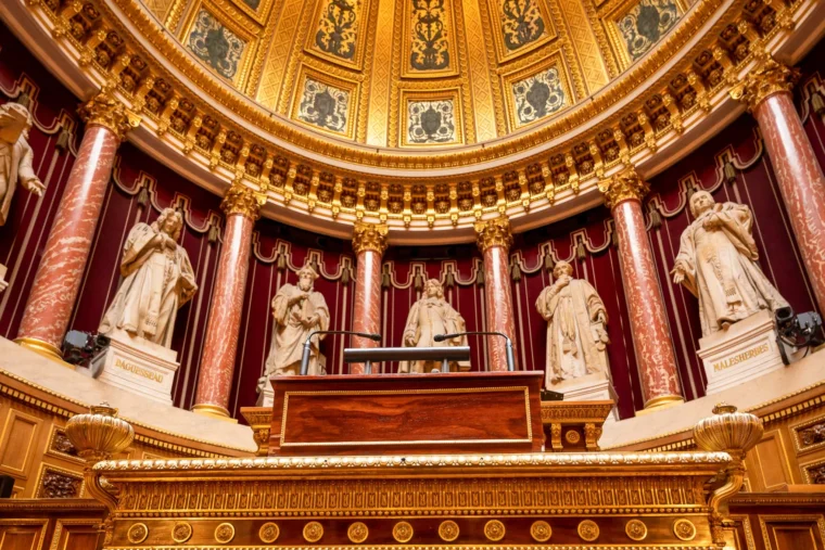Le Sénat se penche sur le contrôle des animateurs après plusieurs affaires de violences sexuelles
