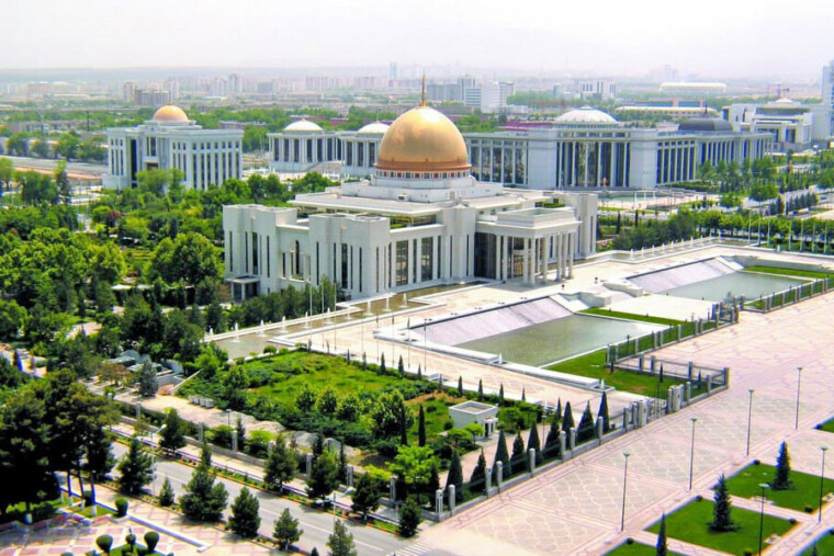 Le Turkménistan amorce une timide ouverture après des années d’isolement