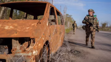 Le cessez-le-feu vacille déjà : l’Ukraine dénonce de nouvelles attaques russes