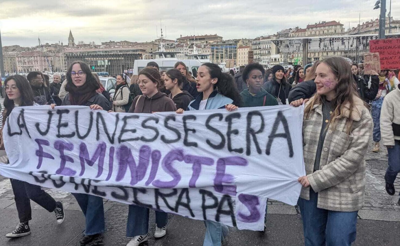 Le féminisme français se transforme, entre engagement militant et fractures générationnelles