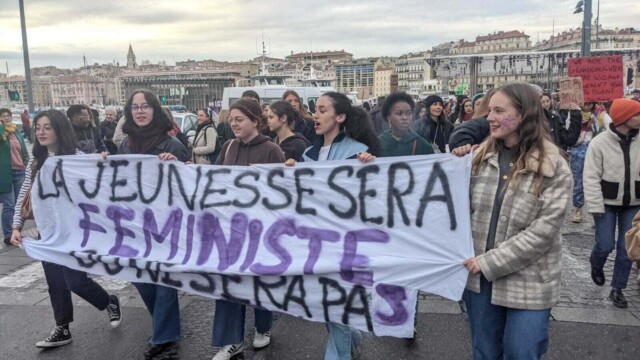 Le féminisme français se transforme, entre engagement militant et fractures générationnelles