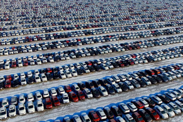 Le marché automobile chinois s’effondre… mais les exportations explosent