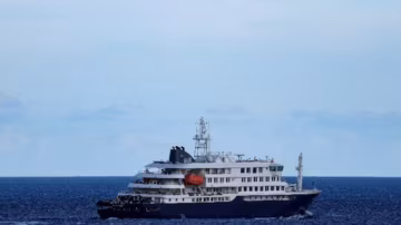 Le navire de croisière frappé par le hantavirus arrive à Rotterdam sous haute surveillance sanitaire