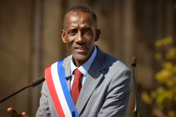 Le préfet recadre le maire Bally Bagayoko après le retrait du portrait présidentiel