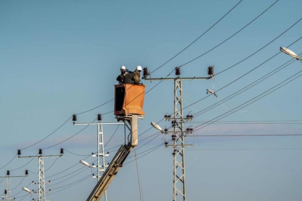 Le secteur de l’électricité promet 12.000 recrutements par an pour accompagner l’électrification du pays