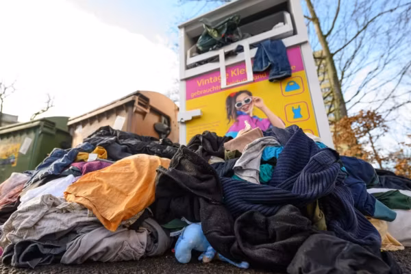 Le secteur du recyclage textile débordé par l’explosion des vêtements usagés
