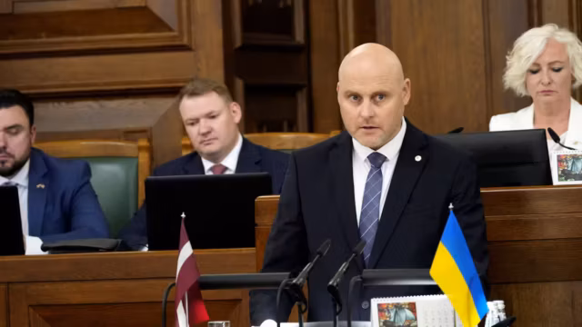 Lettonie : un nouveau gouvernement approuvé après l’effondrement de la coalition sur fond de tensions liées aux drones — photo