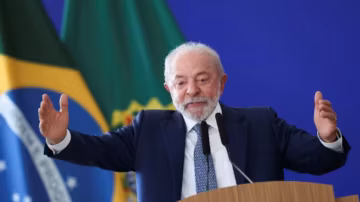 Lula reprend l’avantage dans les sondages face à Flavio Bolsonaro après des révélations explosives