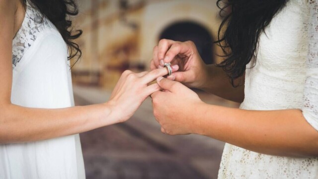 Mariages entre personnes de même sexe: 3 % des unions en 2024, une stabilité qui en dit long