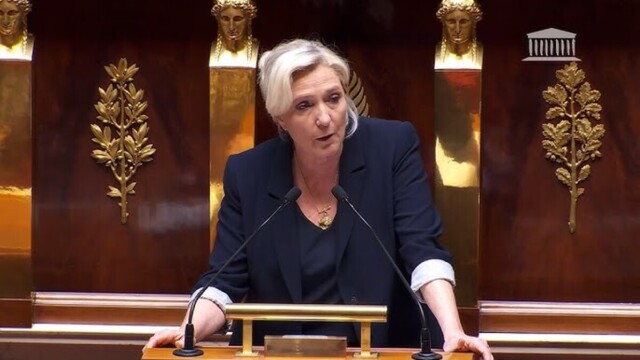 Marine Le Pen confirme la ligne du RN sur un départ à la retraite à 62 ans
