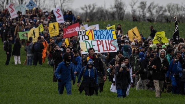 Mégabassines : nouvelles actions contre des réserves d’irrigation dans l’ouest de la France