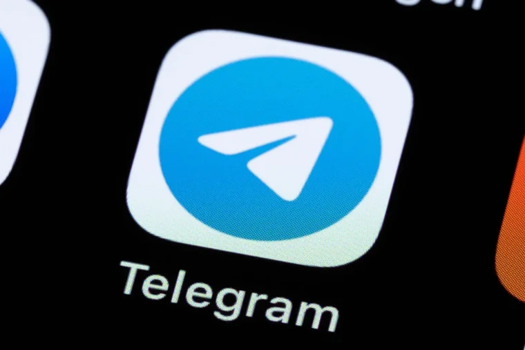 Menaces d'enlèvement sur Telegram : un investisseur en cryptomonnaie ciblé, enquête ouverte à Nanterre
