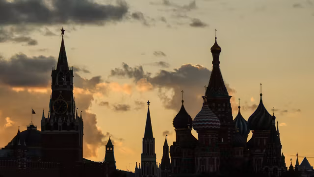 Moscou accuse l’Arménie d’offrir une “tribune anti-russe” à Zelensky et affiche sa colère