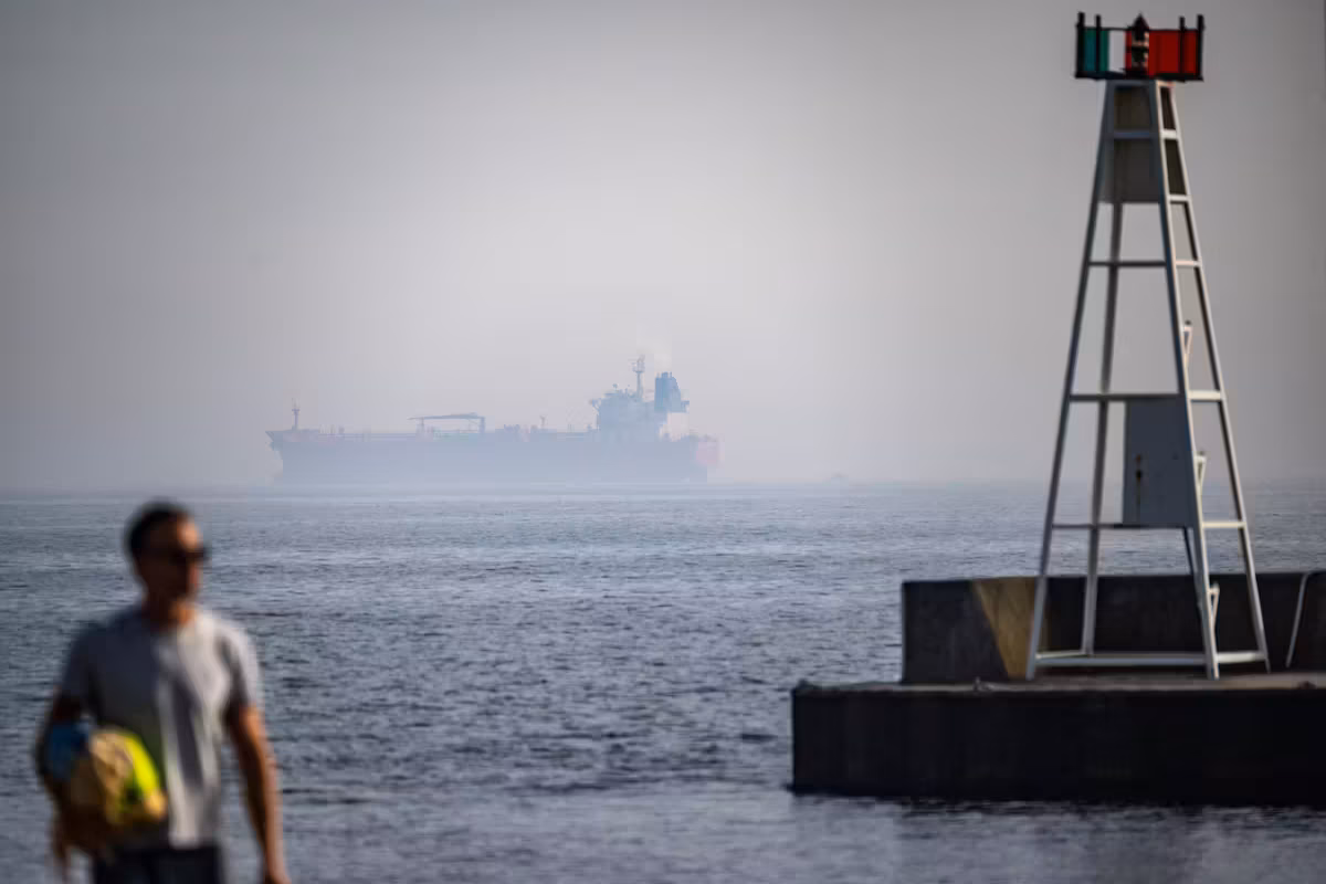 Navire suspect et sanctions : la Suède arrête le capitaine chinois d’un pétrolier lié à la « flotte fantôme » russe