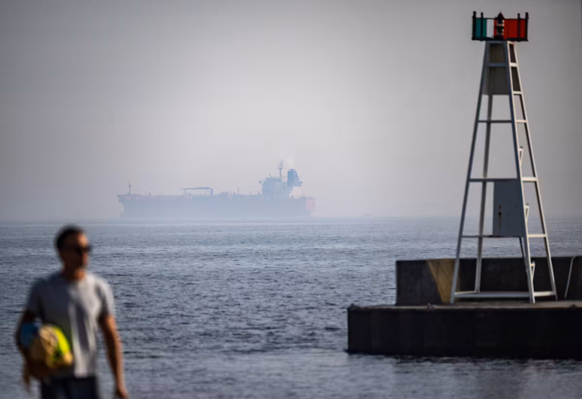 Suspicious vessel and sanctions: Sweden arrests the Chinese captain of an oil tanker linked to the Russian "ghost fleet"